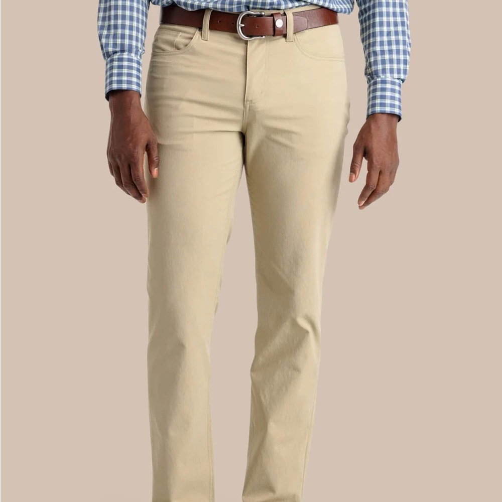 Southern Tide Intercoastal performance pant.  Size 30/32.  Sandstone Khaki.